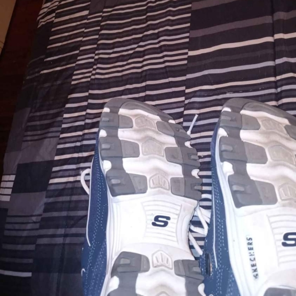 Sneakers - Picture 4 of 5